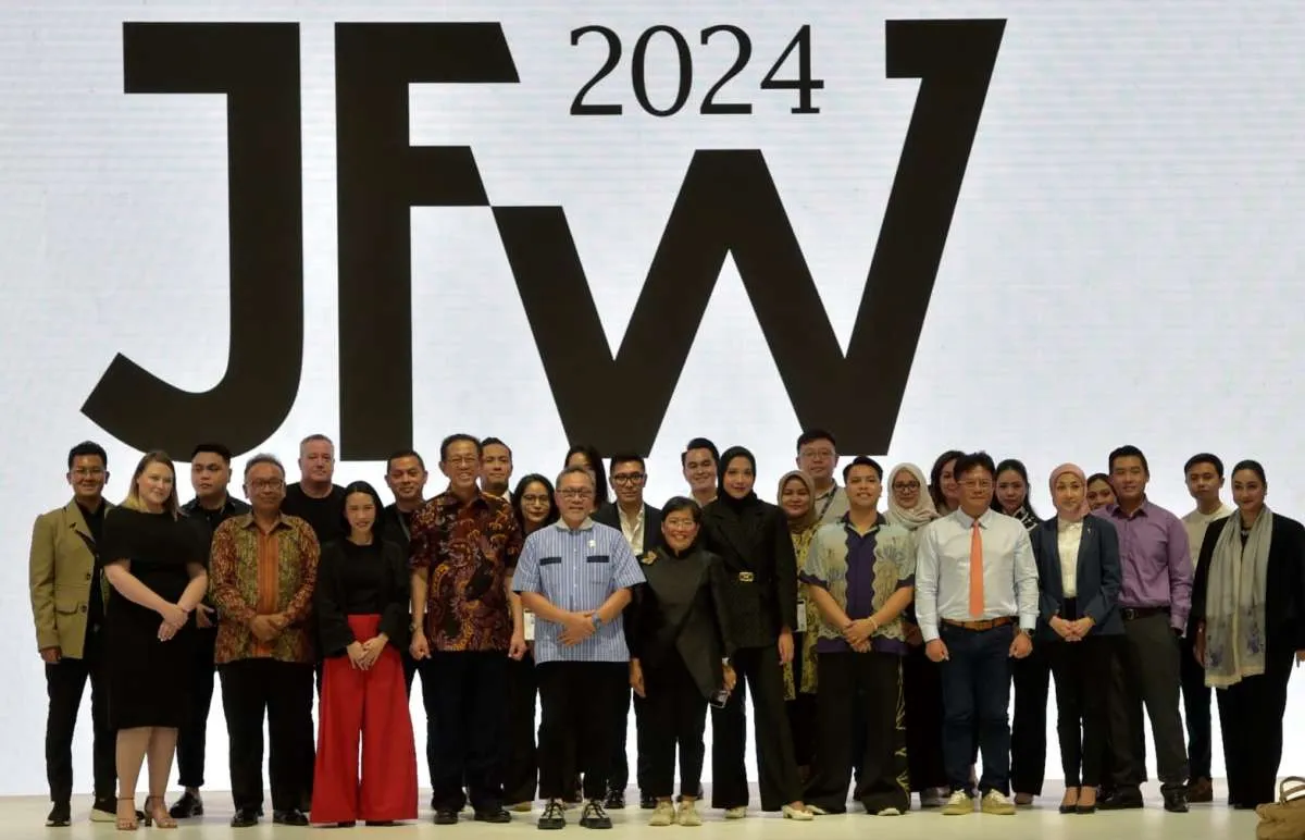 Buka Jakarta Fashion Week 2024, Mendag Zulkifli: Bangun Industri Fesyen Go Global
