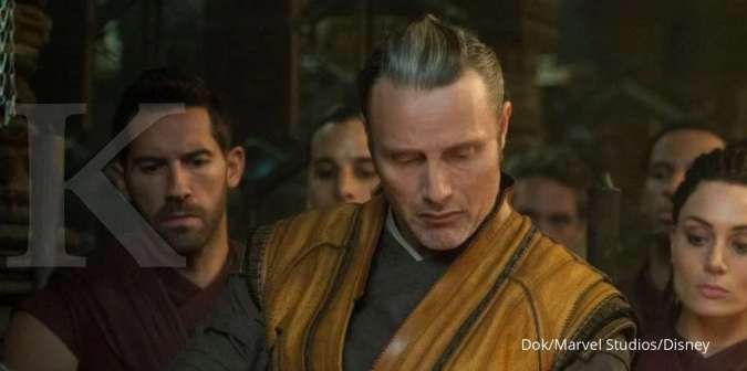 Scott Adkins dan Mads Mikkelsen, pemeran karakter jahat di film Doctor Strange (2016). 