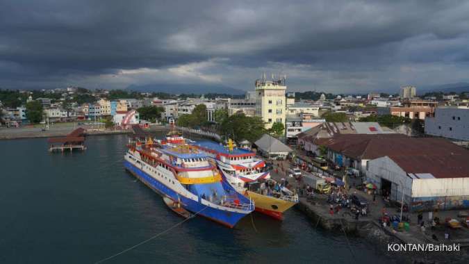 Kota Manado: Pemandangan di Pelabuhan Manado, Sulawesi Utara