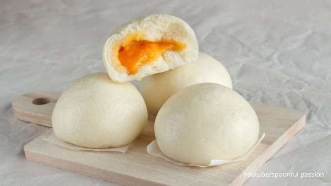 Resep Lembutnya Bakpao Telur Asin yang Super Meleleh di Mulut