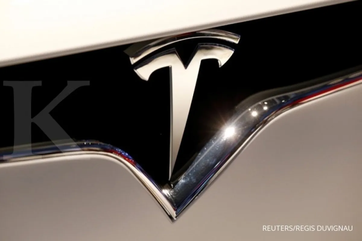 Hadapi perang dagang, Tesla turunkan harga mobil hingga 26% di China