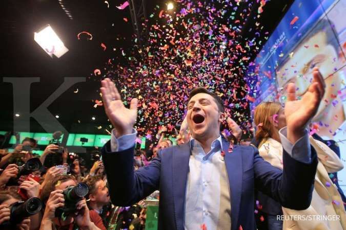Komedian Volodymyr Zelenskiy memenangkan kursi presiden Ukraina