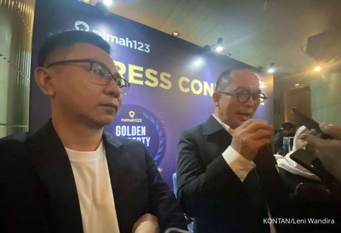 Pengamat properti Ali Tranghanda (kiri) bersama Ketua Umum AREBI Lukas Bong.