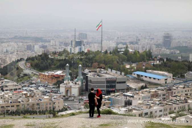 Corona di Iran: Teheran buka masjid, cabut larangan perjalanan antar kota