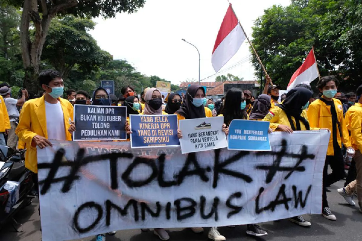Mungkinkah Jokowi keluarkan Perppu batalkan Omnibus Law UU Cipta Kerja? 