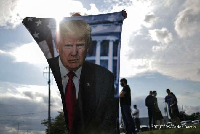 Trump Tampil dengan Telinga Diperban di Konvensi Partai Republik