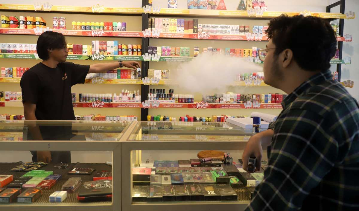 Pengenaan Pajak Rokok Elektrik Dikeluhkan Pelaku Usaha