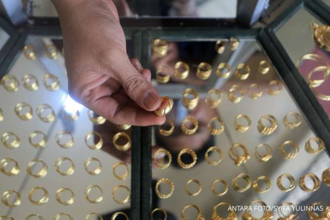 Harga Emas Tertekan, Lonjakan Minyak dan Suku Bunga Tinggi Picu Kekhawatiran Inflasi