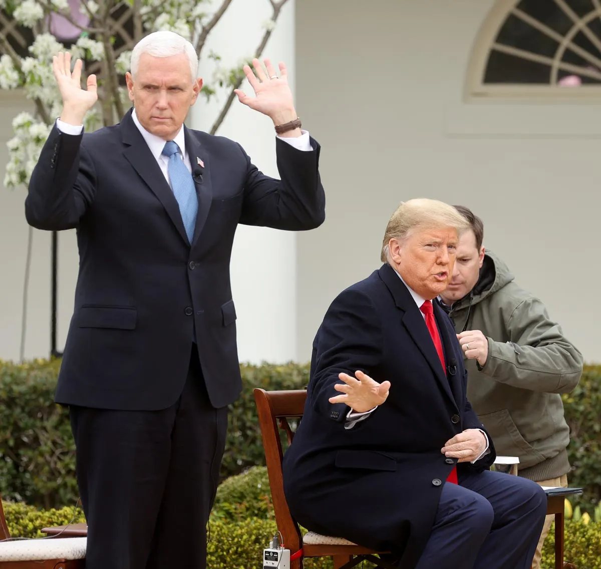 Wakil Presiden dan pejabat AS karantina mandiri setelah jubir positif corona