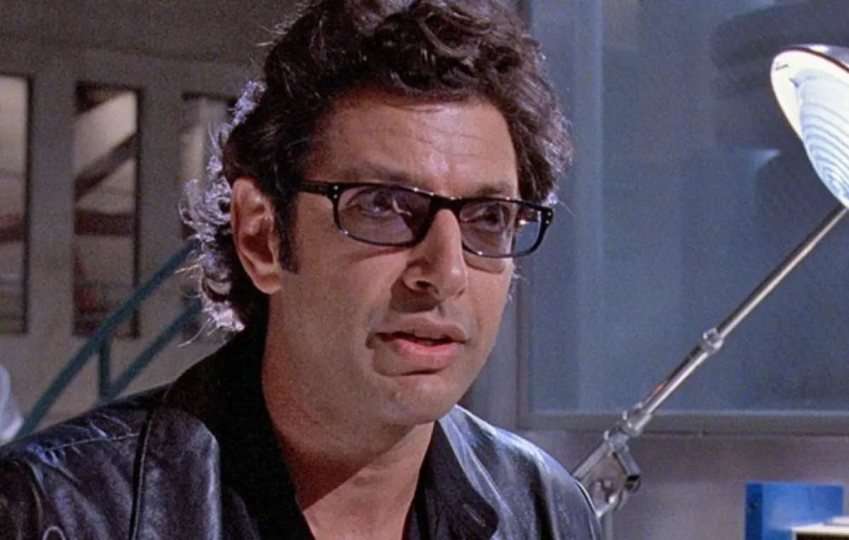 Hampir 30 tahun berlalu, Jeff Goldblum reka ulang pose populer di film Jurassic Park