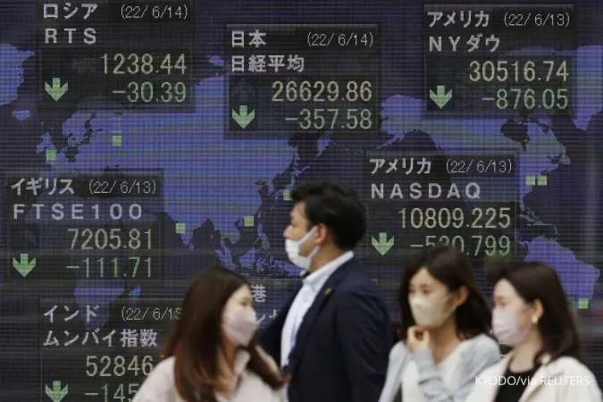 Asian Stocks Slump as Traders Dial Back Rate Cut Bets