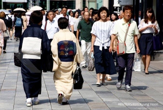 Japan household spending falls but wage growth hits 21-year high