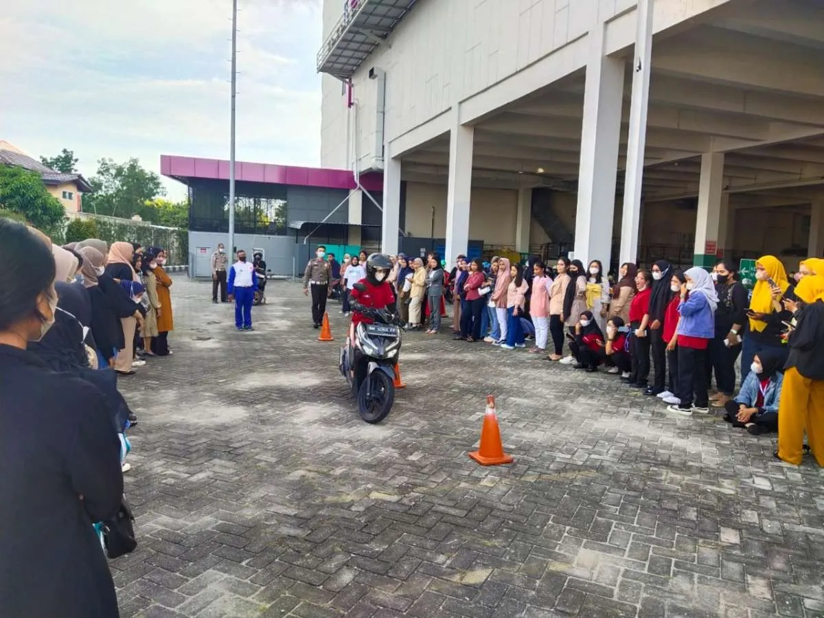Agar Disiplin Berlalu Lintas, PNM Gelar Safety Riding di Pekanbaru