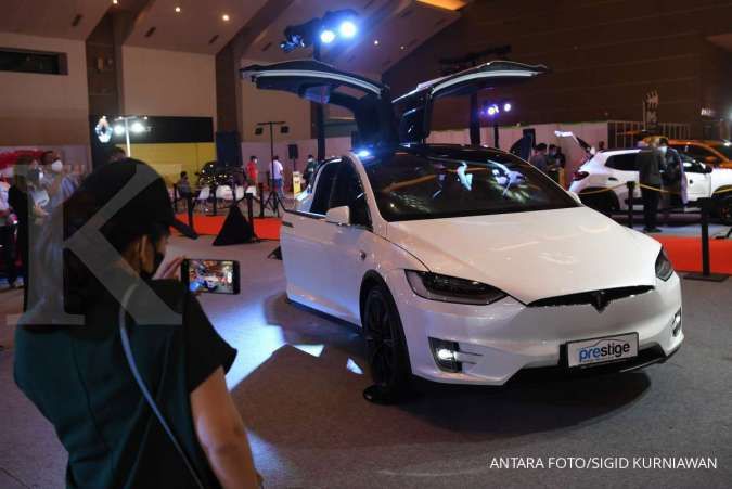 Cek harga mobil Tesla di Indonesia, banyak pilihan mobil listrik terbaru