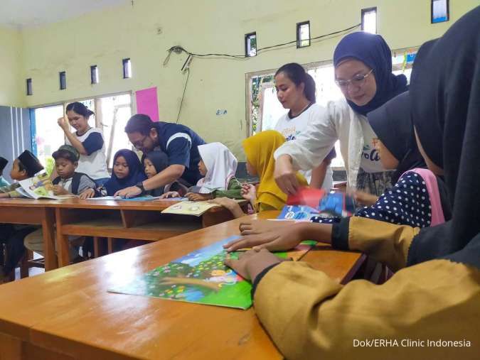 Kontribusi ERHAUltimate Volunteer Tingkatkan Pendidikan Anak Pemulung di BantarGebang