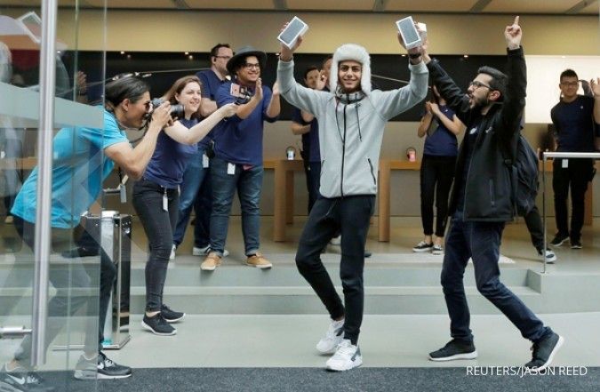 Penjualan perdana iPhone 7 Plus langsung habis