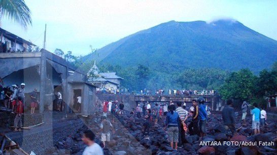 Sebagian Kota Ternate terutup abu Gunung Gamalama