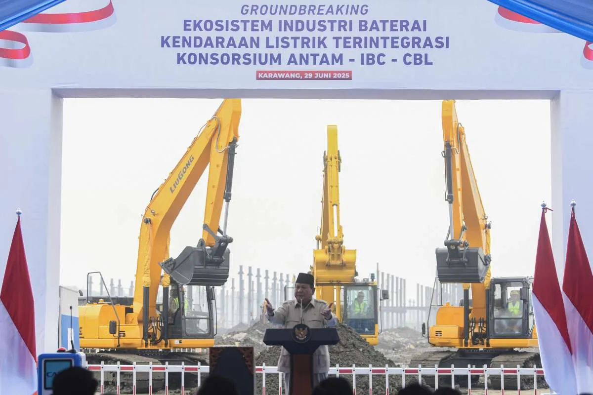 Prabowo Resmikan Pabrik Baterai Mobil Listrik Di Karawang, Berapa UMK 2025 Jabar?