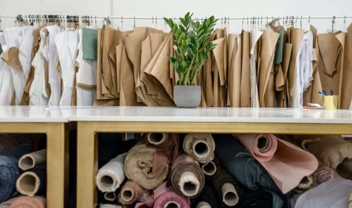 Dari Japan Drill hingga Novus, 4 Kain Ini Cocok untuk Seragam Kantor