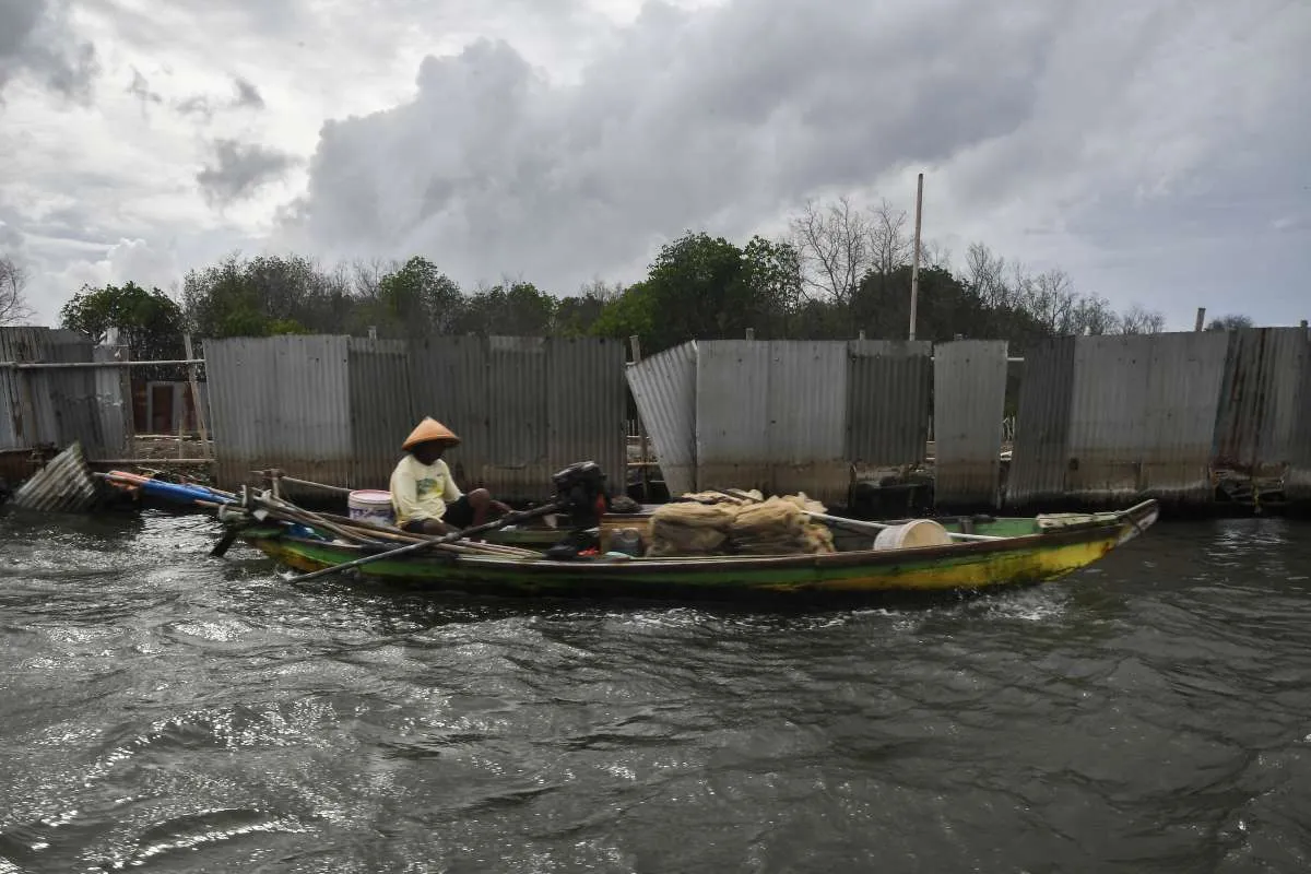 PT TRPN Bongkar Pagar Laut Bekasi Secara Mandiri