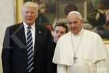 Donald Trump Berduka atas Wafatnya Paus Fransiskus, Siap Hadiri Pemakaman di Roma