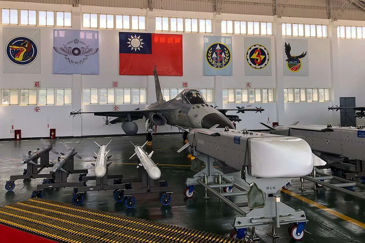 Pakar militer China: Jet tempur Taiwan bisa kami jatuhkan sebelum sempat menyerang