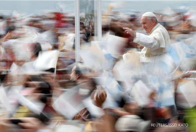 Paus Fransiskus jatuh sakit pasca memberi dukungan bagi penderita virus corona