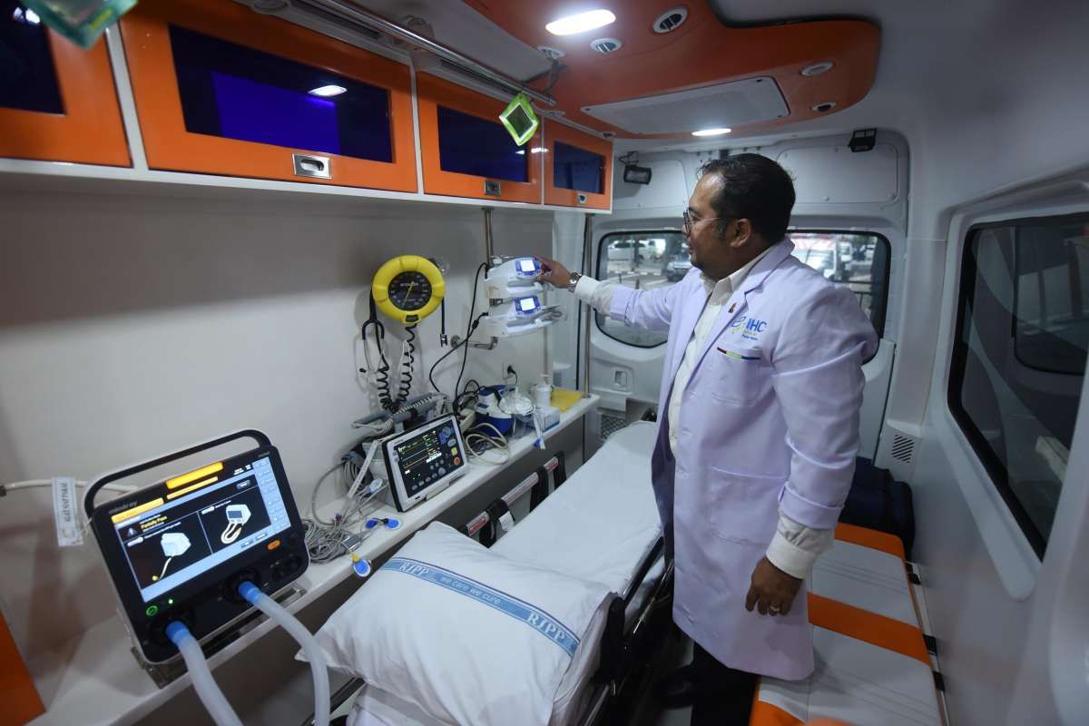 Pelepasan Ambulans VVIP untuk KTT G20