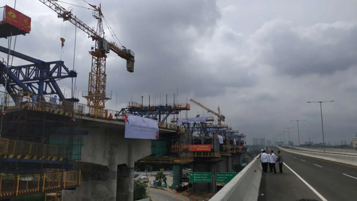 Jokowi optimis pembangunan LRT dan kereta cepat rampung tahun 2021