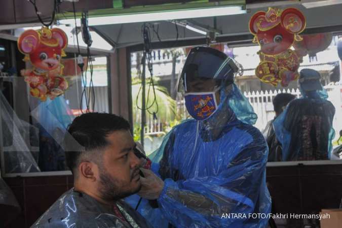 PSBB Transisi Jakarta: Tukang cukur diizinkan beroperasi, spa dan karaoke belum boleh