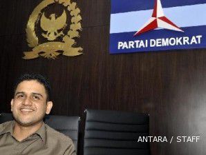 Patrialis: Nazaruddin cuma punya satu paspor