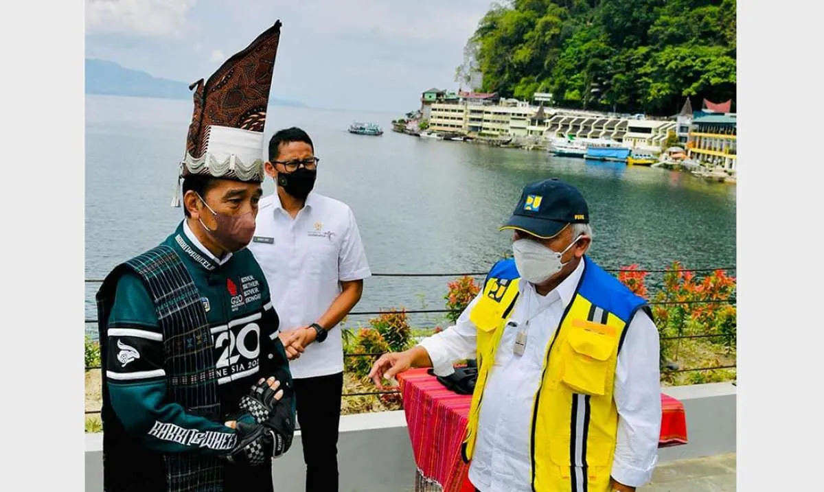 Tinjau Kawasan Pantai Bebas Parapat, Jokowi Minta Menparekraf Lakukan Rebranding