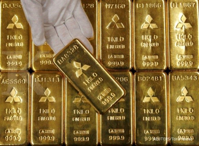 Semakin sore, harga emas spot tergelincir menjadi US$ 1.558,84 per ons troi