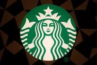 Duh! CEO Starbucks Brian Niccol Umumkan Penutupan Gerai & PHK 900 Karyawan