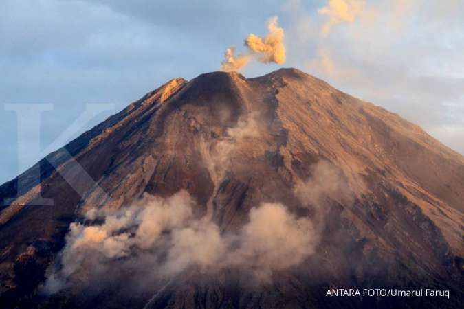 Gunung Semeru kembali erupsi, warga diminta tingkatkan kewaspadaan