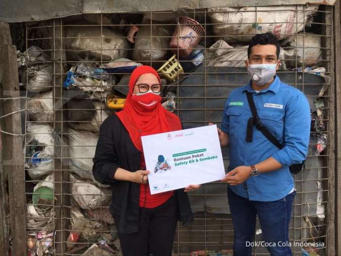 Coca-cola Bantu Ribuan Pemulung dan Petugas Persampahan Aman dari Covid-19
