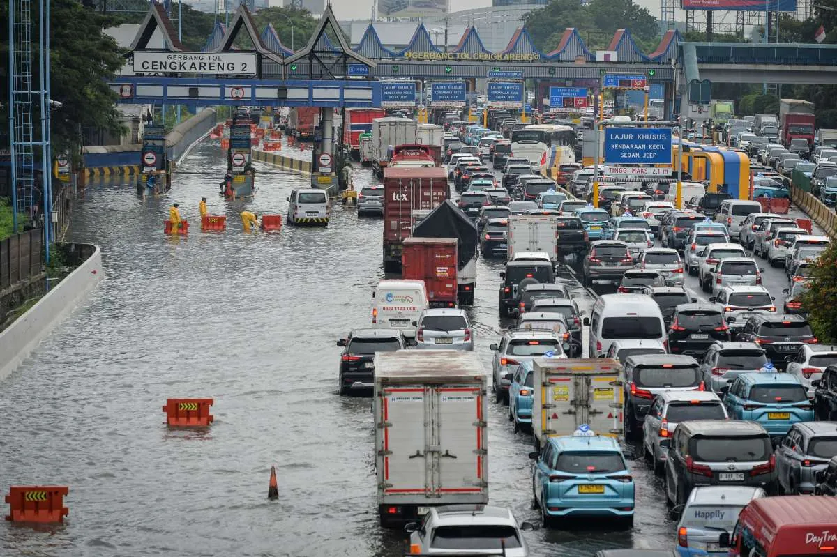 Banjir Terjang jalan Tol Bandara Soetta, Ini Rute Alternatif untuk Pengendara
