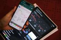 Proyeksi IHSG di Tengah Sentimen Kebijakan Bank Sentral dan Saham Rekomendasi Analis