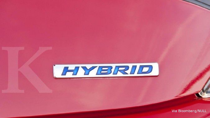 Pabrikan wajib produksi mobil hybrid BBM dan gas