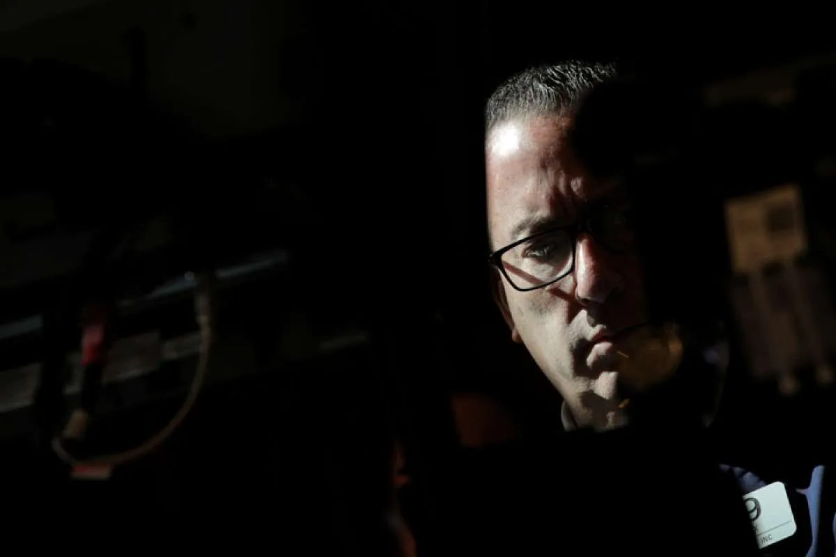 Wall Street jatuh, terseret laporan keuangan yang beragam dan komentar ECB