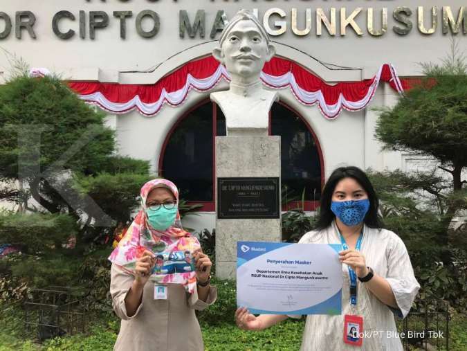 Melalui Program BirdBagiMasker, Bluebird Bagikan Ribuan Masker kepada Anak Anak Indonesia