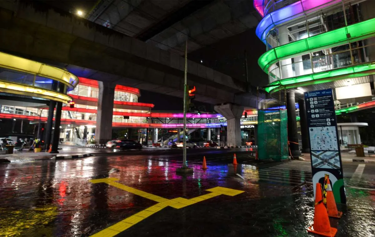 KAI dan Transjakarta Lakukan Penandatanganan MoU Dukung Integrasi Antarmoda