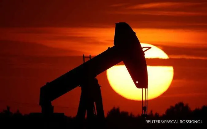 Oil Prices Fall on Recession Worries, but Supply Cuts Support