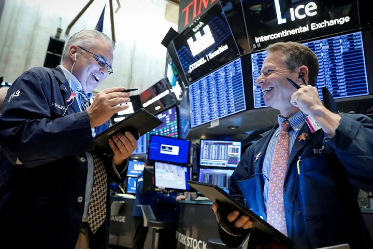 Wall Street dibuka menghijau terlecut sentimen positif dari perang dagang