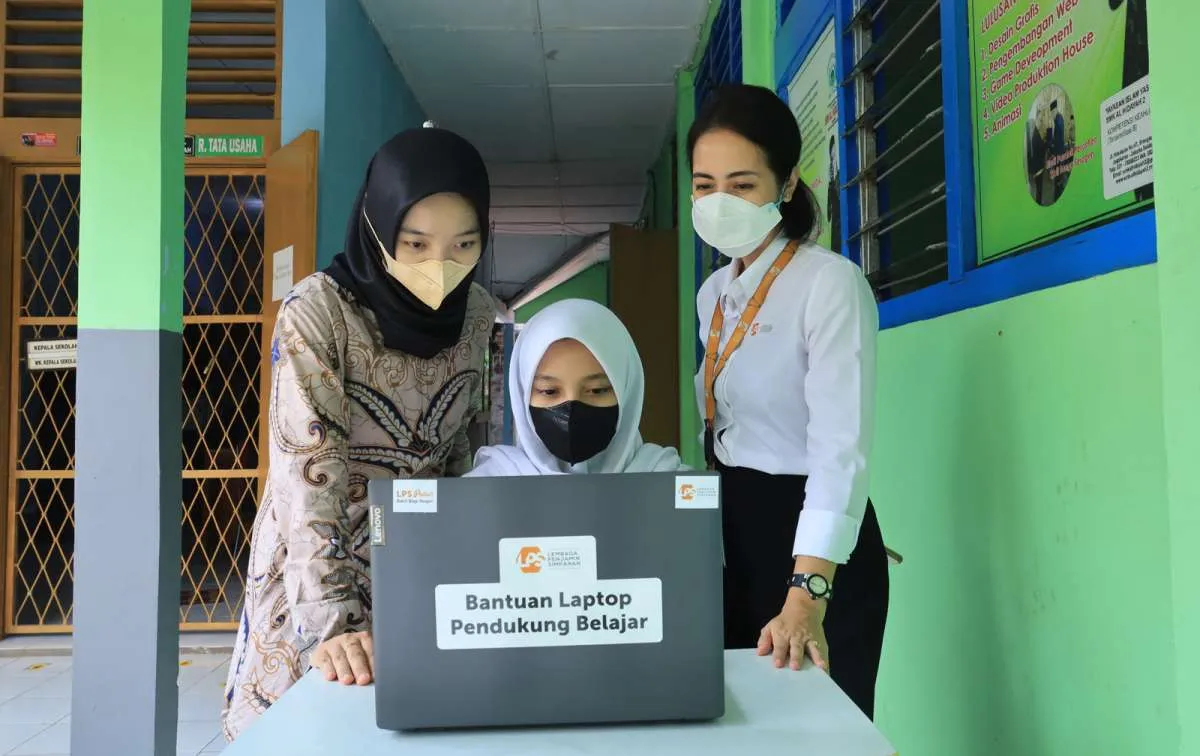 LPS Serahkan 300 Bantuan Laptop Untuk Sekolah di Jakarta, Jawa Barat dan Banten