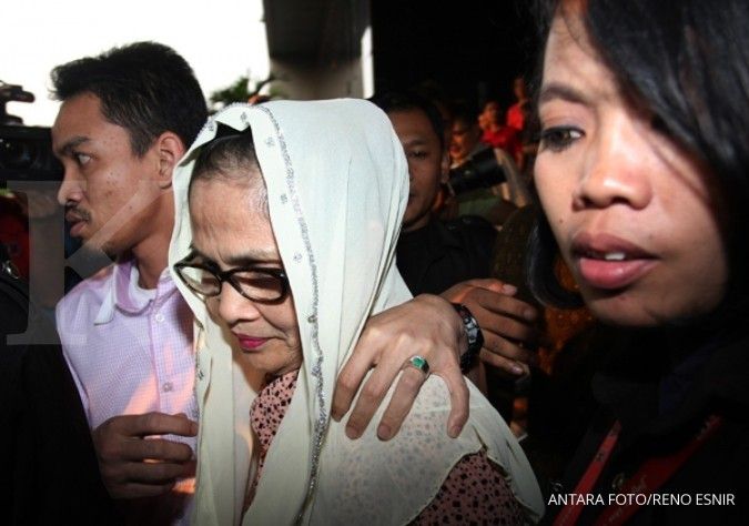 3 Jam diperiksa, istri gubernur Riau bungkam