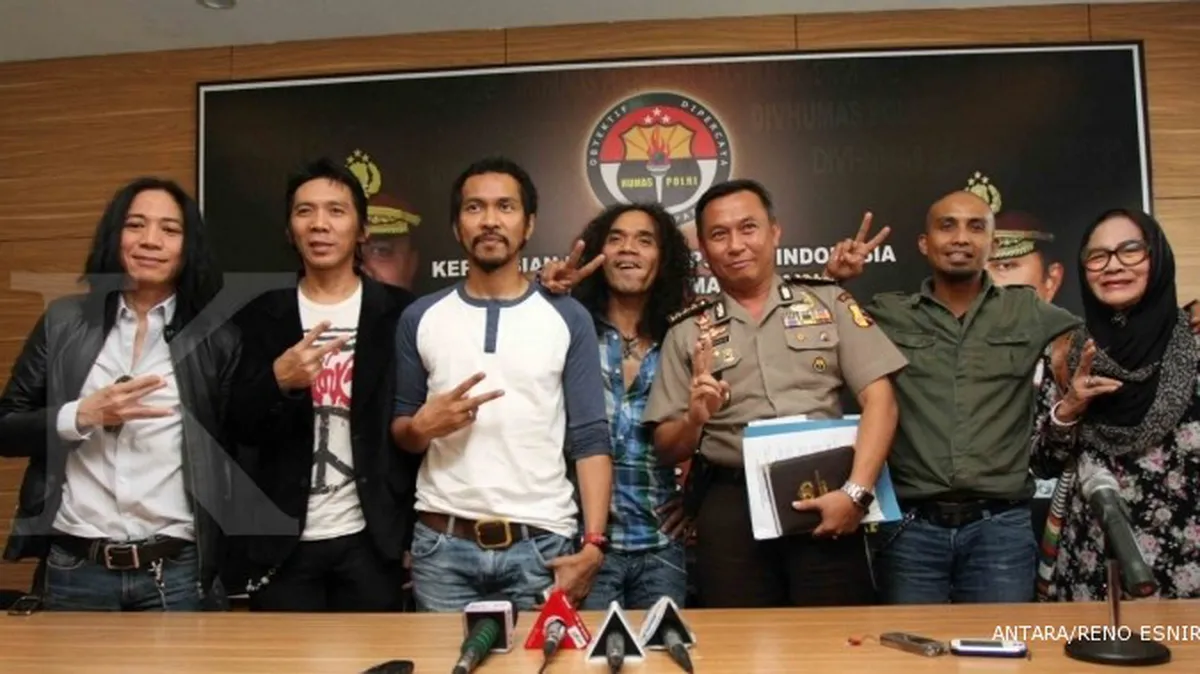 Bimbim:Slank dukung Jokowi? Tunggu tanggal mainnya