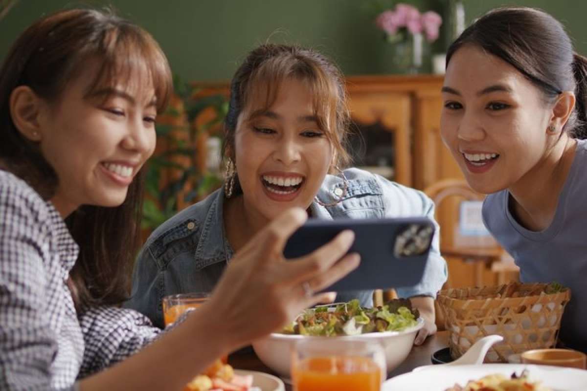 Gen Z dan Milenial Lebih Banyak Belanja Kesehatan Ketimbang Generasi Lebih Tua