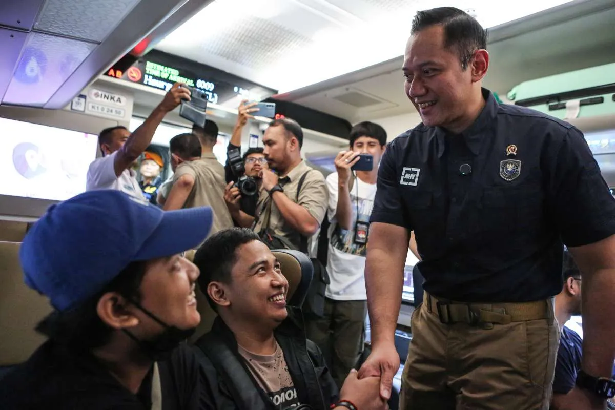 AHY Apresiasi Peningkatan Layanan di Stasiun Pasar Senen