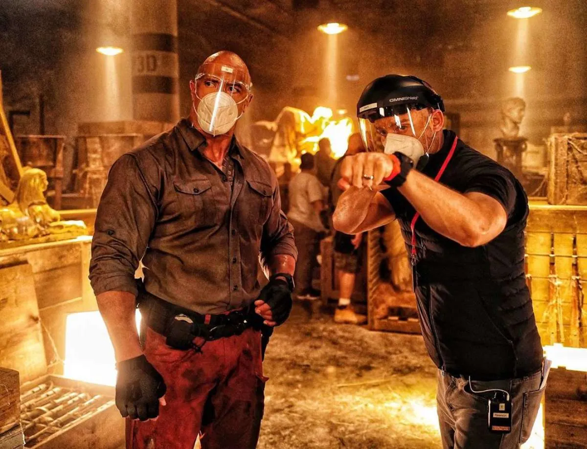 Dwayne Johnson di film Netflix Red Notice, foto suasana syuting di tengah pandemi